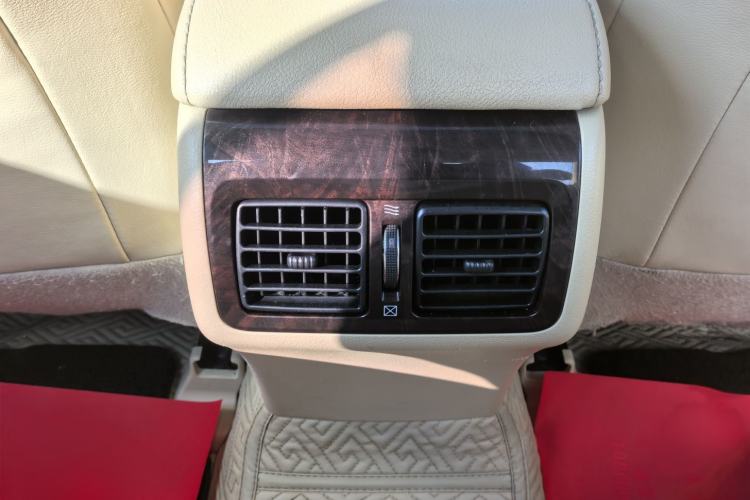 Used Toyota Camry 2015 2.0G Premier Edition Interior 10