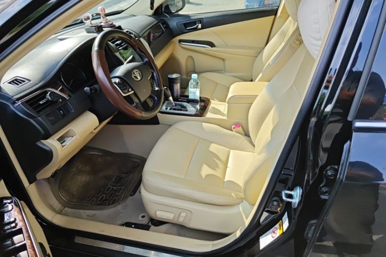 Used Toyota Camry 2015 2.0G Premier Edition Interior 2