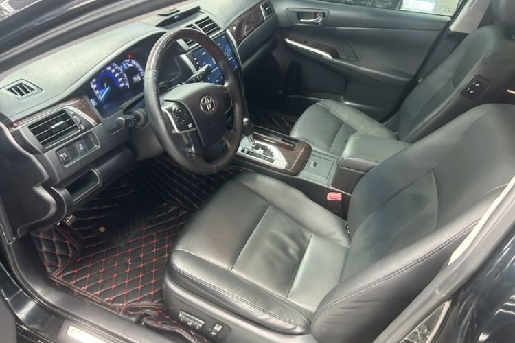 Used Toyota Camry 2015 2.0G Premier Edition Interior 2