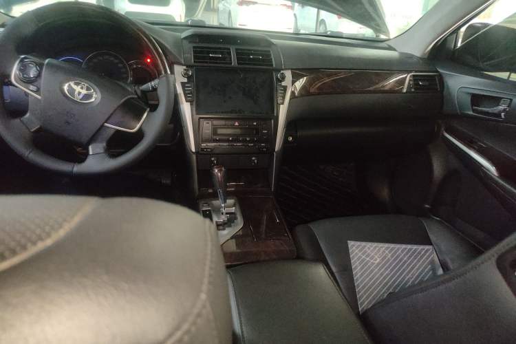 Used Toyota Camry 2015 2.0G Premier Edition Interior 2