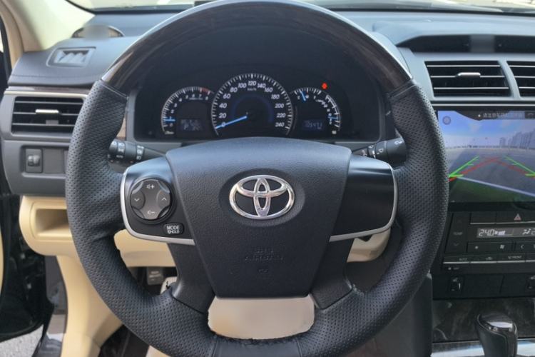 Used Toyota Camry 2015 2.0G Premier Edition Interior 3