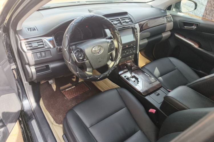 Used Toyota Camry 2015 2.5G Luxury Navigation Edition Interior 3