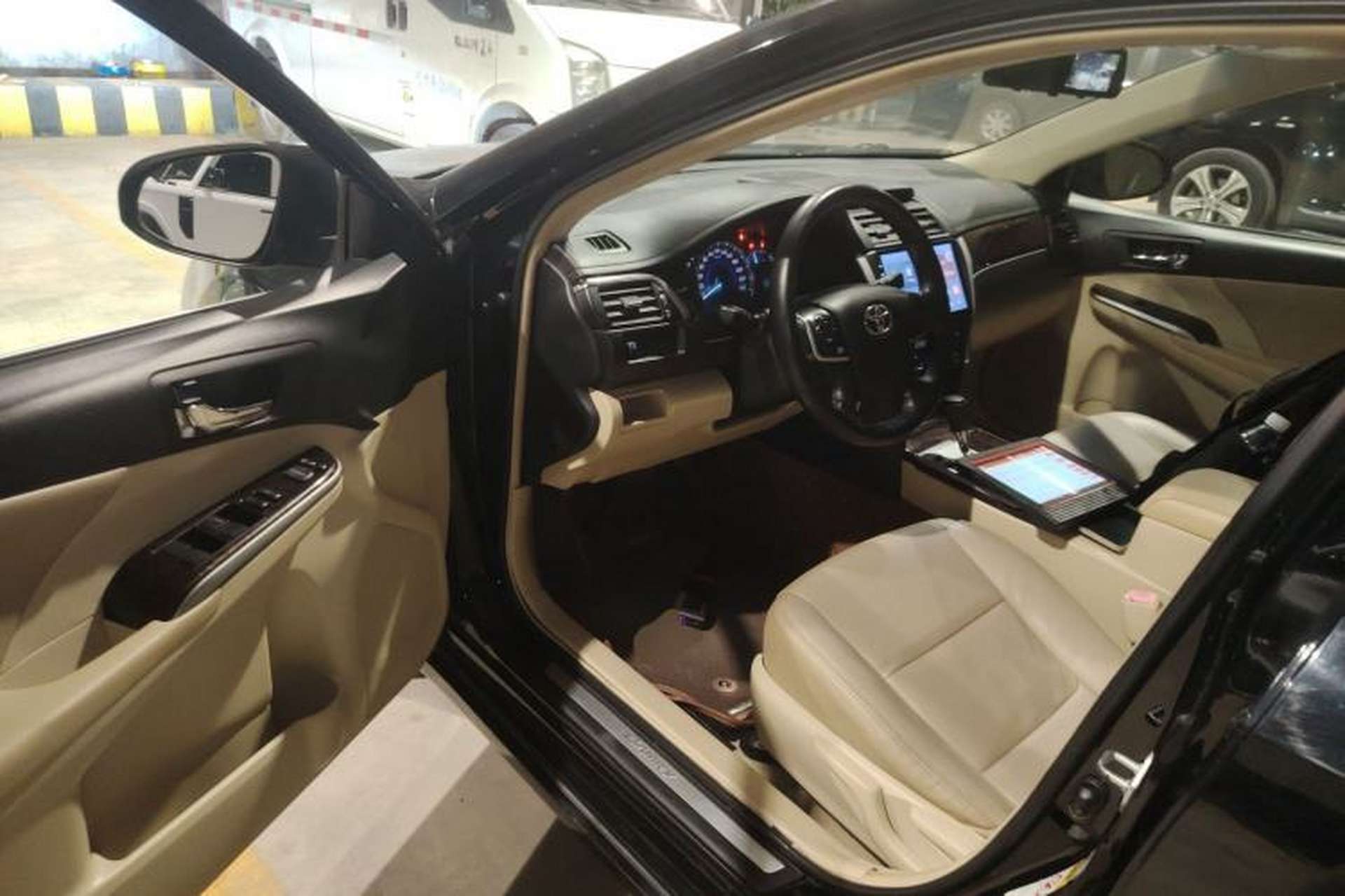 Used Toyota Camry 2015 2.0E Elite Edition Interior 3