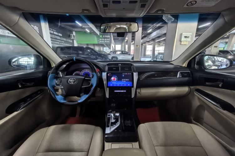 Used Toyota Camry 2015 2.0G Premier Edition Interior 4