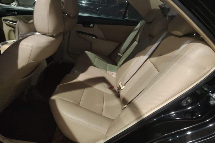 Used Toyota Camry 2015 2.0E Elite Edition Interior 4
