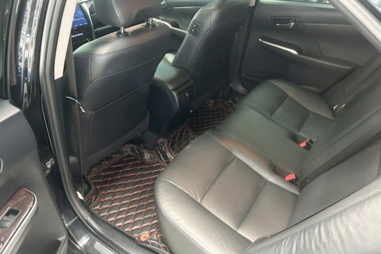 Used Toyota Camry 2015 2.0G Premier Edition Interior 5