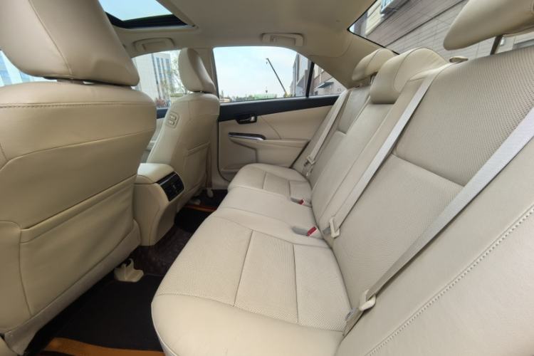 Used Toyota Camry 2015 2.0G Premier Edition Interior 7