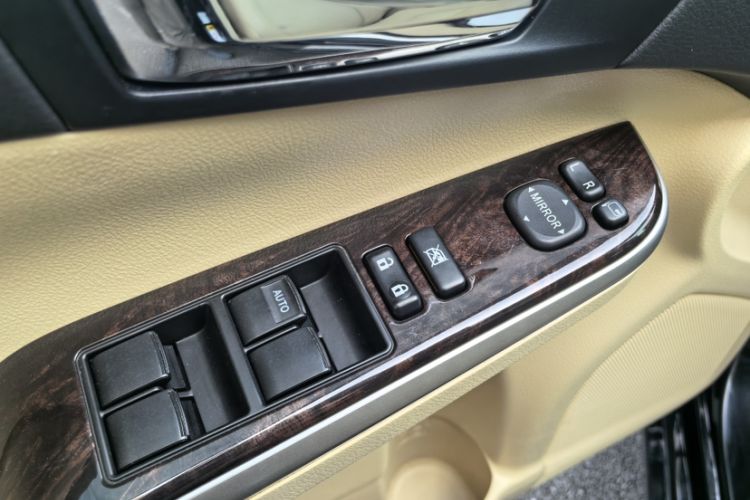 Used Toyota Camry 2015 2.0G Premier Edition Interior 8