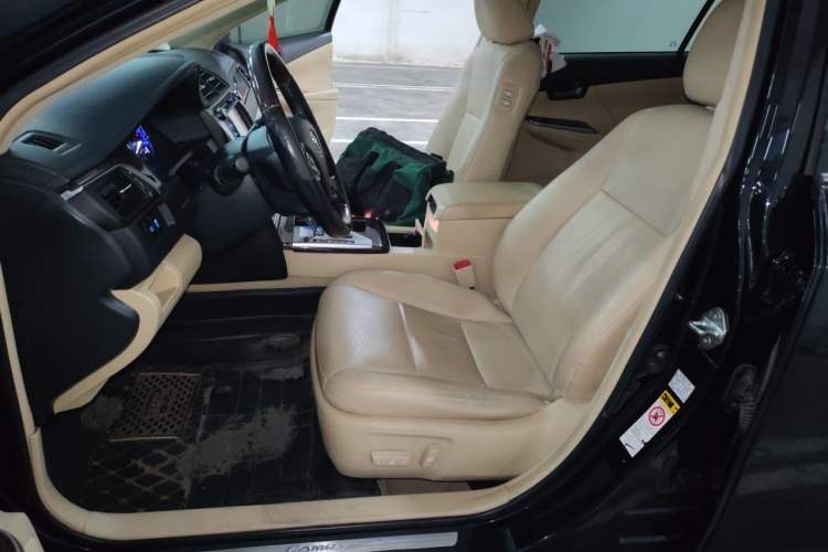 Used Toyota Camry 2015 Dual-Engine 2.5 HG Luxury Navigation Edition Left Front Seat