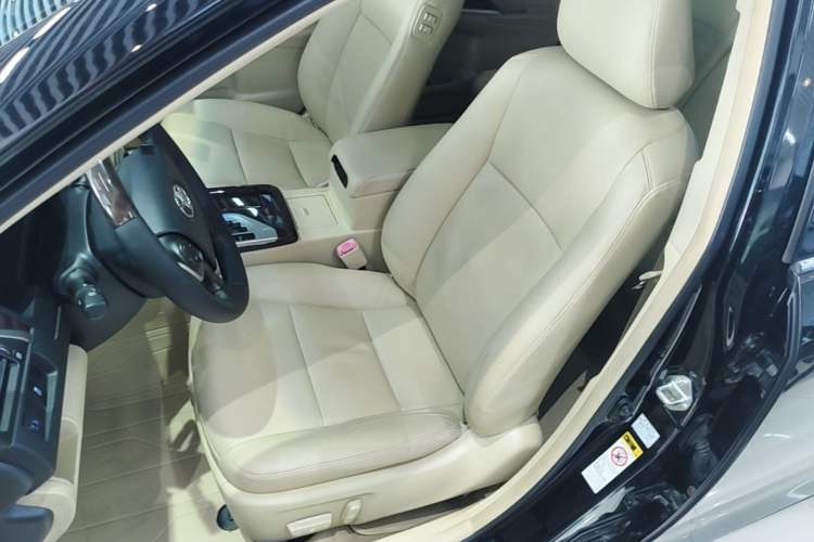 Used Toyota Camry 2015 2.0G Premier Edition Left Front Seat
