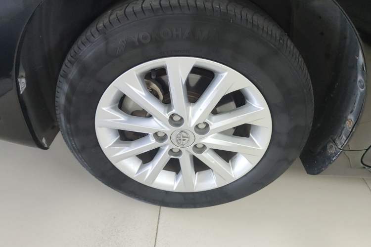 Used Toyota Camry 2015 Dual-Engine 2.5 HG Luxury Navigation Edition Left Front Wheel Hub