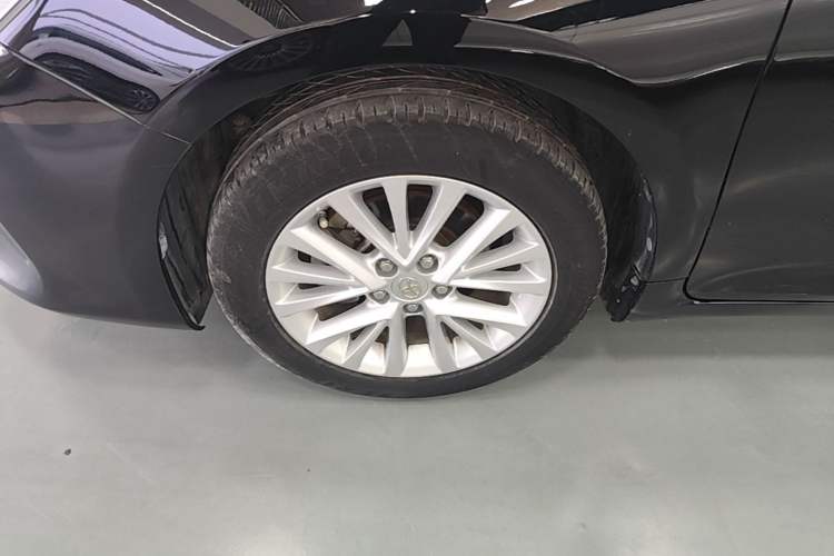 Used Toyota Camry 2015 2.5G Luxury Navigation Edition Left Front Wheel Hub
