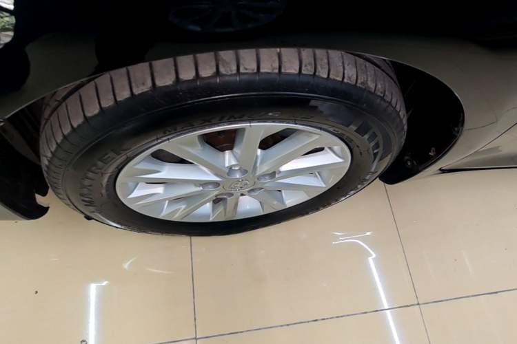 Used Toyota Camry 2015 2.0G Premier Edition Left Front Wheel Hub