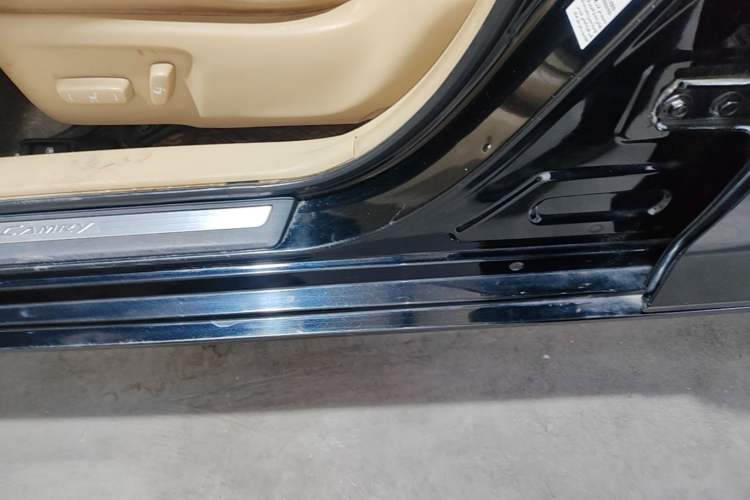 Used Toyota Camry 2015 2.0G Premier Edition Left Side Sill