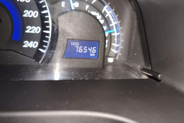 Used Toyota Camry 2015 2.0G Premier Edition Odometer Close Up