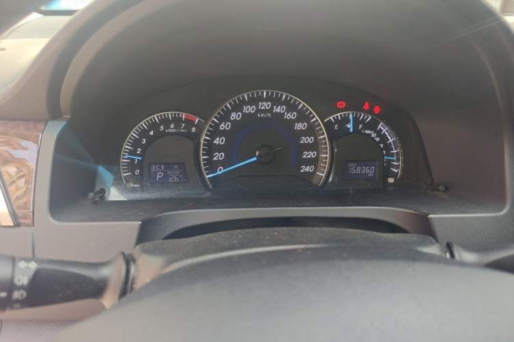 Used Toyota Camry 2015 2.0G Premier Edition Odometer Close Up