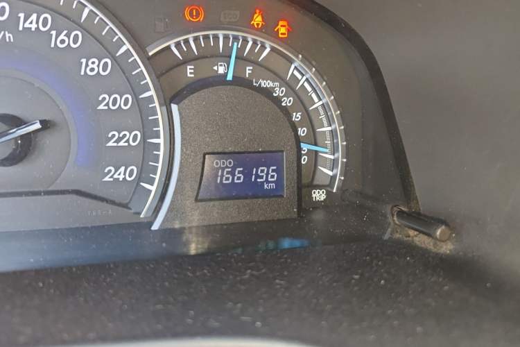 Used Toyota Camry 2015 2.0G Premier Edition Odometer Close Up