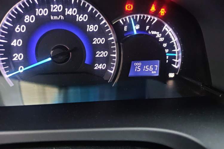 Used Toyota Camry 2015 2.0G Premier Edition Odometer Close Up
