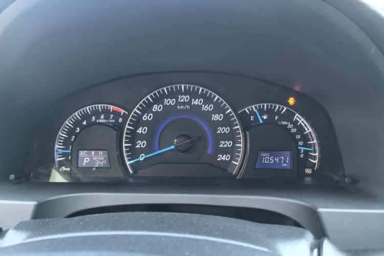 Used Toyota Camry 2015 2.0G Premier Edition Odometer Close Up