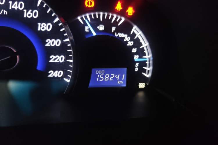 Used Toyota Camry 2015 2.0G Premier Edition Odometer Close Up
