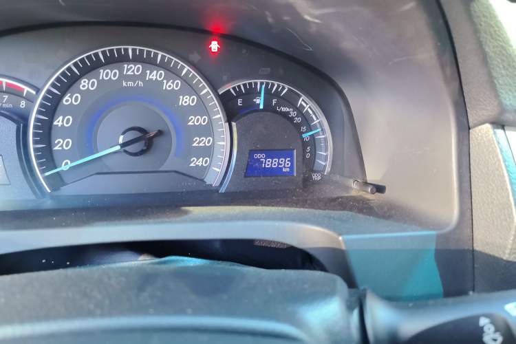 Used Toyota Camry 2015 2.0E Elite Edition Odometer Close Up