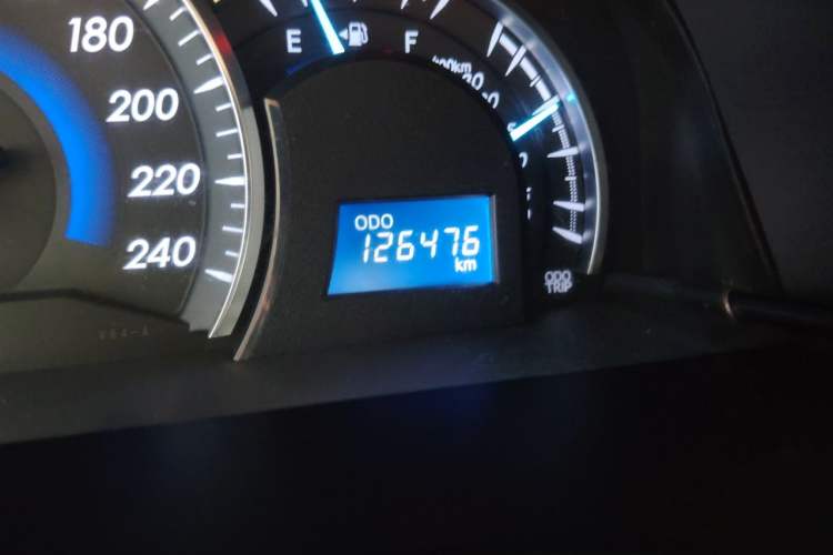 Used Toyota Camry 2015 2.0E Elite Edition Odometer Close Up