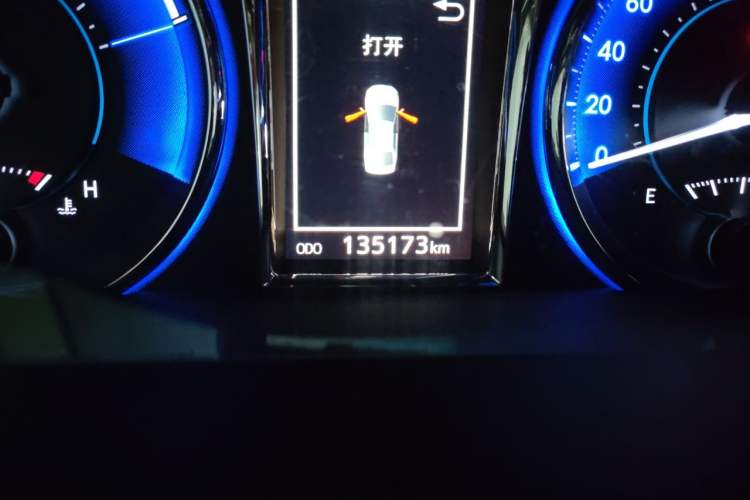 Used Toyota Camry 2015 Dual-Engine 2.5 HG Luxury Navigation Edition Odometer Close Up