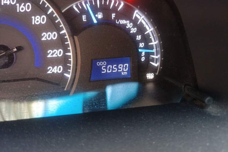 Used Toyota Camry 2015 2.0G Premier Edition Odometer Close Up