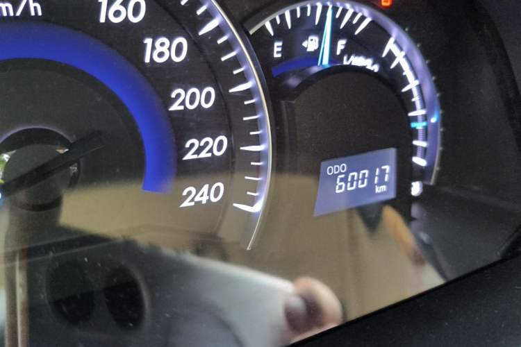 Used Toyota Camry 2015 2.0G Premier Edition Odometer Close Up