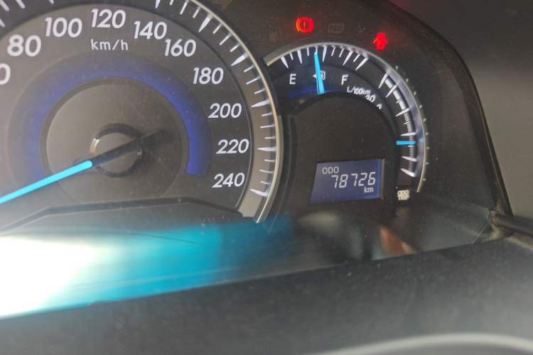 Used Toyota Camry 2015 2.0G Premier Edition Odometer Close Up