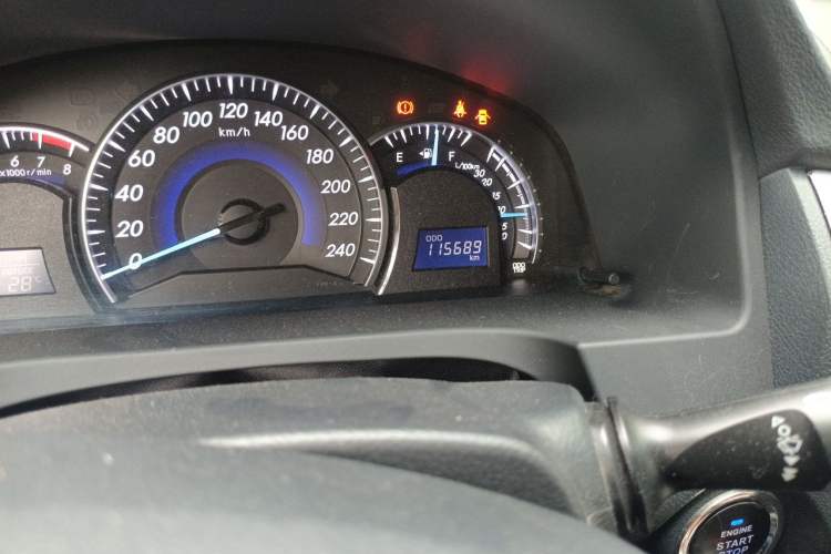 Used Toyota Camry 2015 2.0G Premier Edition Odometer Close Up