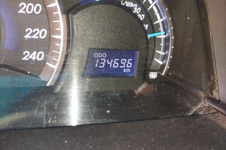 Used Toyota Camry 2015 2.0G Premier Edition Odometer Close Up