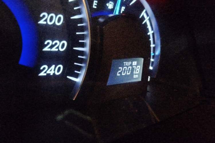 Used Toyota Camry 2015 2.0G Premier Edition Odometer Close Up