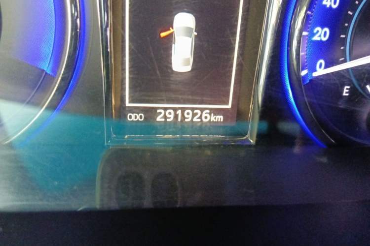 Used Toyota Camry 2015 Dual-Engine 2.5 HG Luxury Navigation Edition Odometer Close Up
