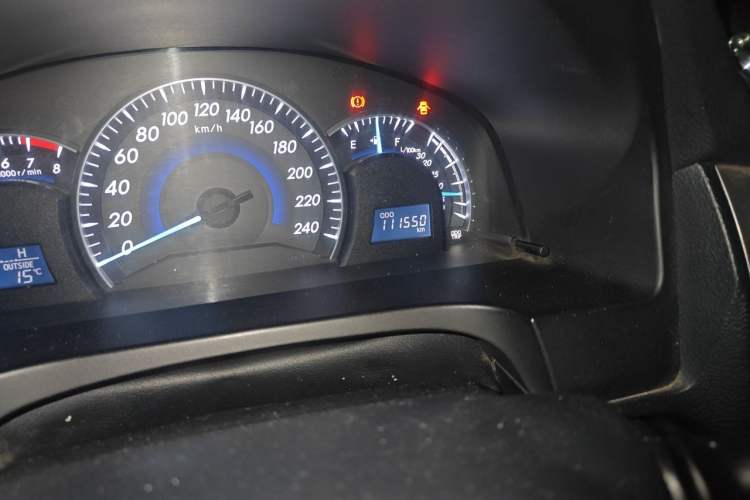Used Toyota Camry 2015 2.0G Premier Edition Odometer Close Up