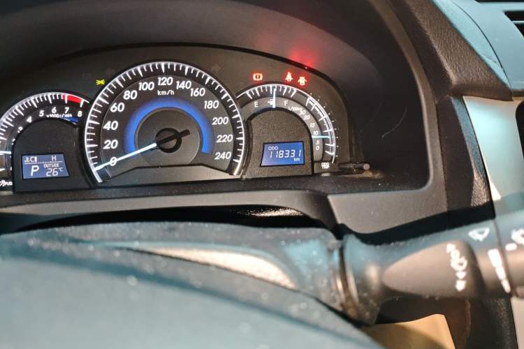 Used Toyota Camry 2015 2.0G Premier Edition Odometer Close Up