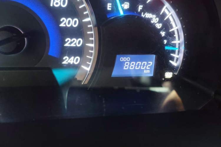Used Toyota Camry 2015 2.0G Premier Edition Odometer Close Up