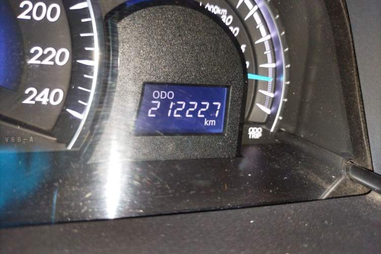 Used Toyota Camry 2015 2.0G Premier Edition Odometer Close Up