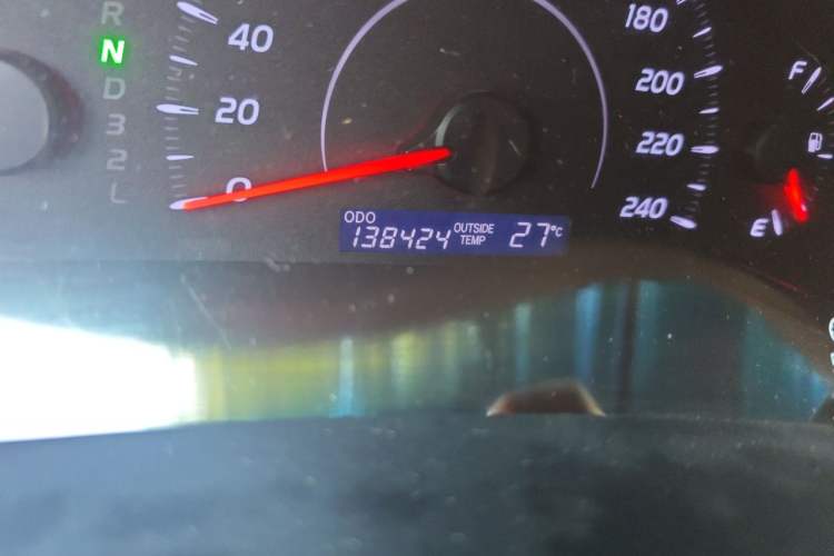 Used Toyota Camry 2015 2.0E Elite Edition Odometer Close Up