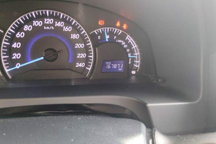 Used Toyota Camry 2015 2.0G Premier Edition Odometer Close Up