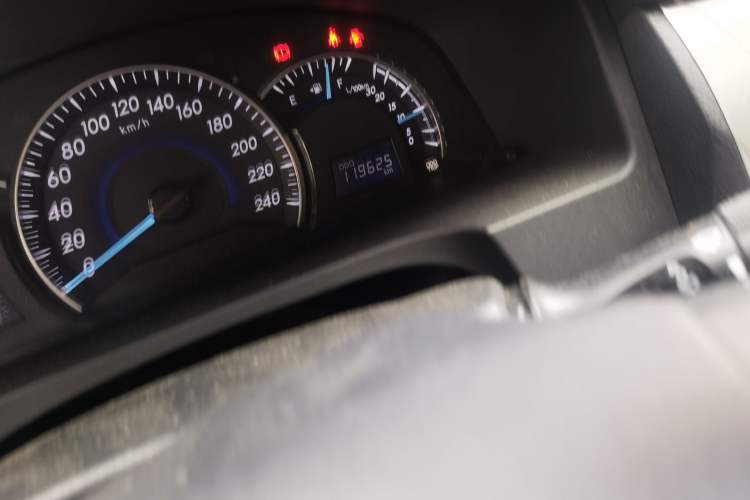 Used Toyota Camry 2015 2.0G Premier Edition Odometer Close Up