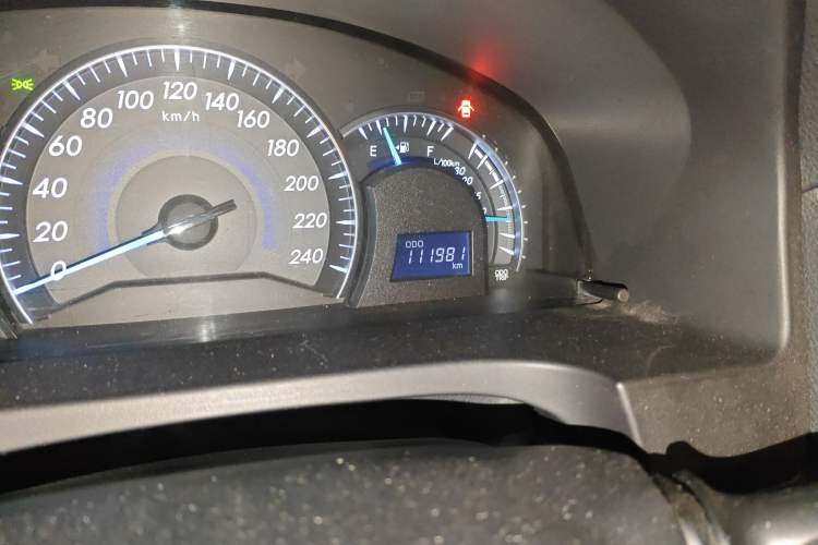 Used Toyota Camry 2015 2.0G Premier Edition Odometer Close Up