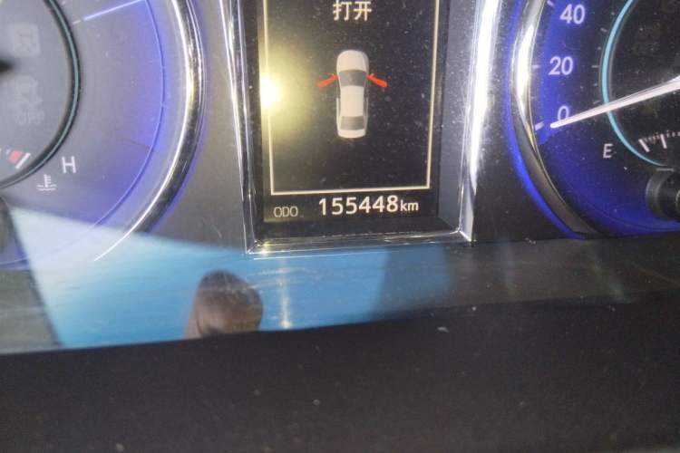 Used Toyota Camry 2015 Dual-Engine 2.5 HG Luxury Navigation Edition Odometer Close Up