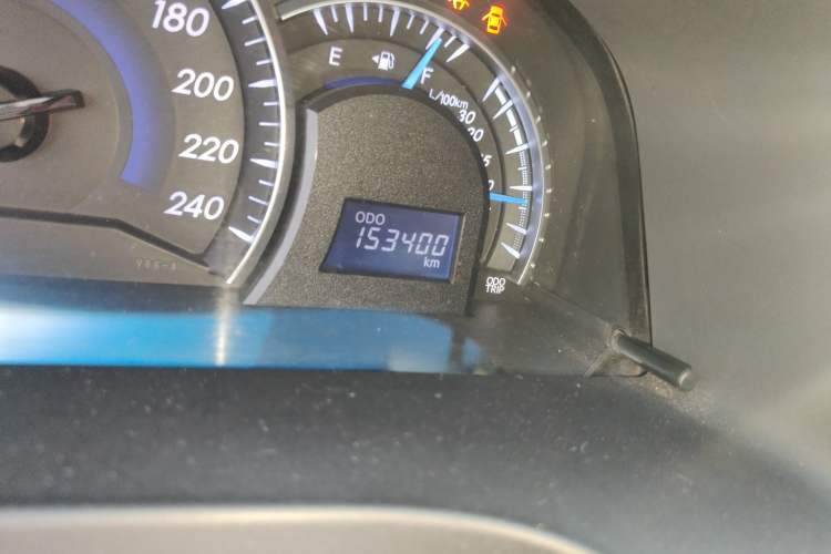 Used Toyota Camry 2015 2.0G Premier Edition Odometer Close Up