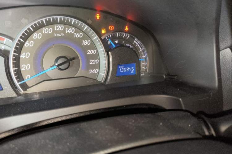 Used Toyota Camry 2015 2.0E Elite Edition Odometer Close Up