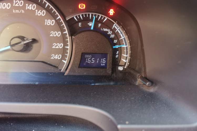 Used Toyota Camry 2015 2.0G Premier Edition Odometer Close Up