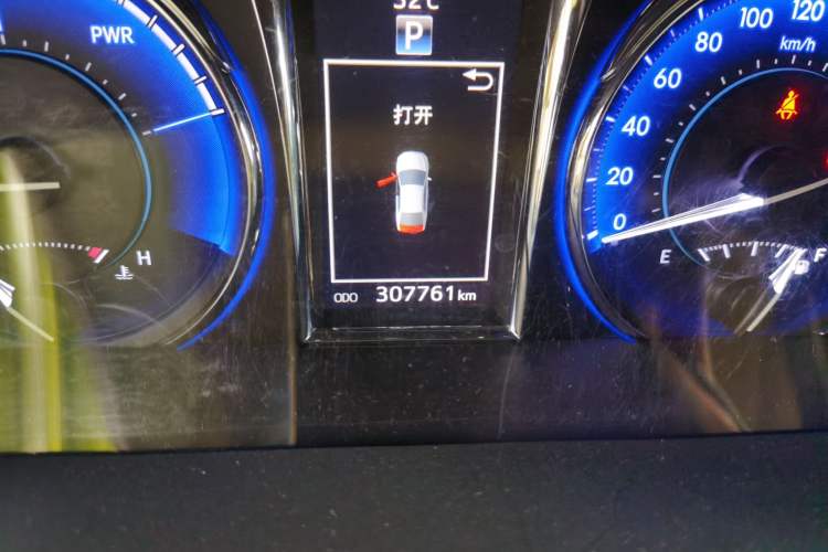 Used Toyota Camry 2015 Dual-Engine 2.5 HG Luxury Navigation Edition Odometer Close Up