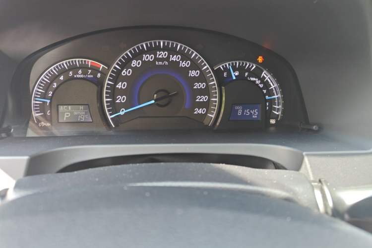 Used Toyota Camry 2015 2.0G Premier Edition Odometer Close Up