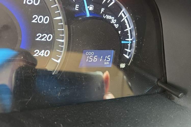 Used Toyota Camry 2015 2.0G Premier Edition Odometer Close Up