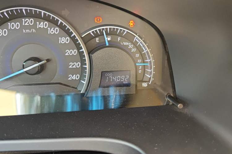 Used Toyota Camry 2015 2.0G Premier Edition Odometer Close Up